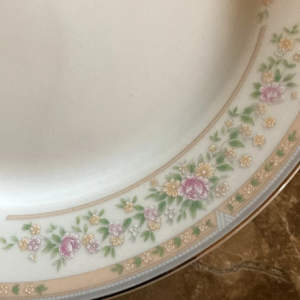 Kentfield & Sawyer Fine China Porcelain plates Set of 4 Vintage